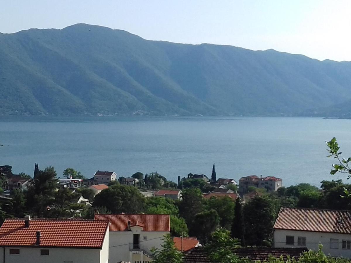 Sea View Hotel Risan Exterior foto